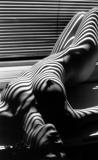 Lucien Clergue, Nu zébré (New York 1997), 1997, &copy; VG Bild-Kunst, Bonn