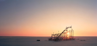 Thomas Wrede, Achterbahn-Ruine ('Wilde Maus') (aus der Serie 'Real Landscapes') (aus der Serie "Real Landscape"), 2013, &copy; Thomas Wrede, VG-Bildkunst, Bonn